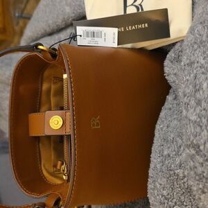 👍😀Genuine Leather BANANNA REBUBLIC  HandbaG Cute For Any Season NWT